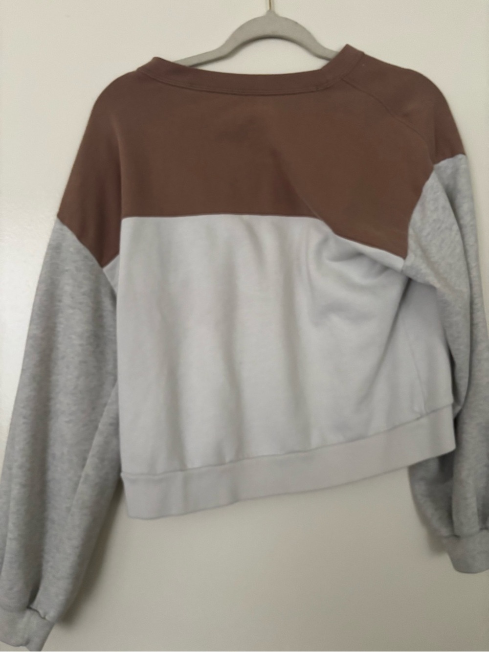 Abercrombie Colorblock Cropped Pullover Sweatshirt
